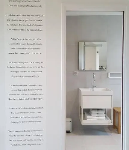 La Maison De L'ecu : Charme Et Vue Incroyable بيت للعطل بون